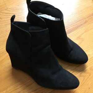 Forever 21 Women’s suede boots